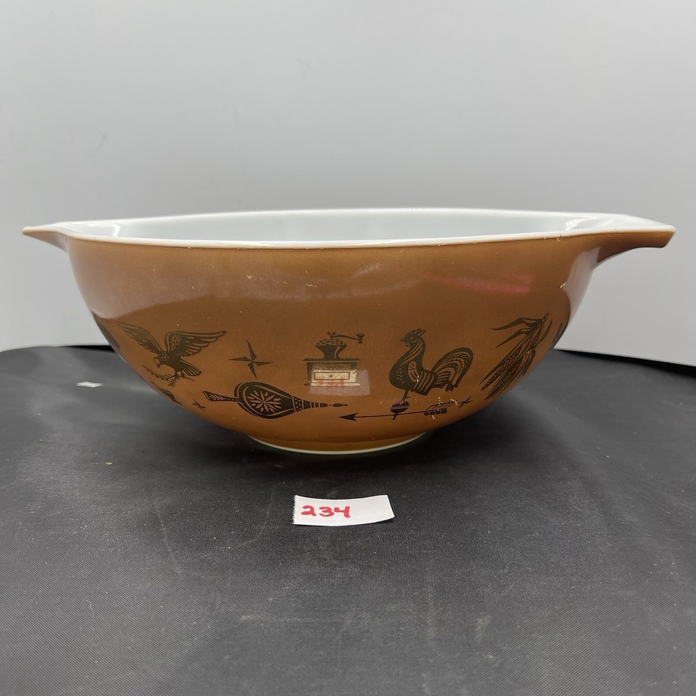 VNTG‎ PYREX EARLY AMERICAN #444- 4 Qt Cinderella Mixing Bowl Brown Gold Design